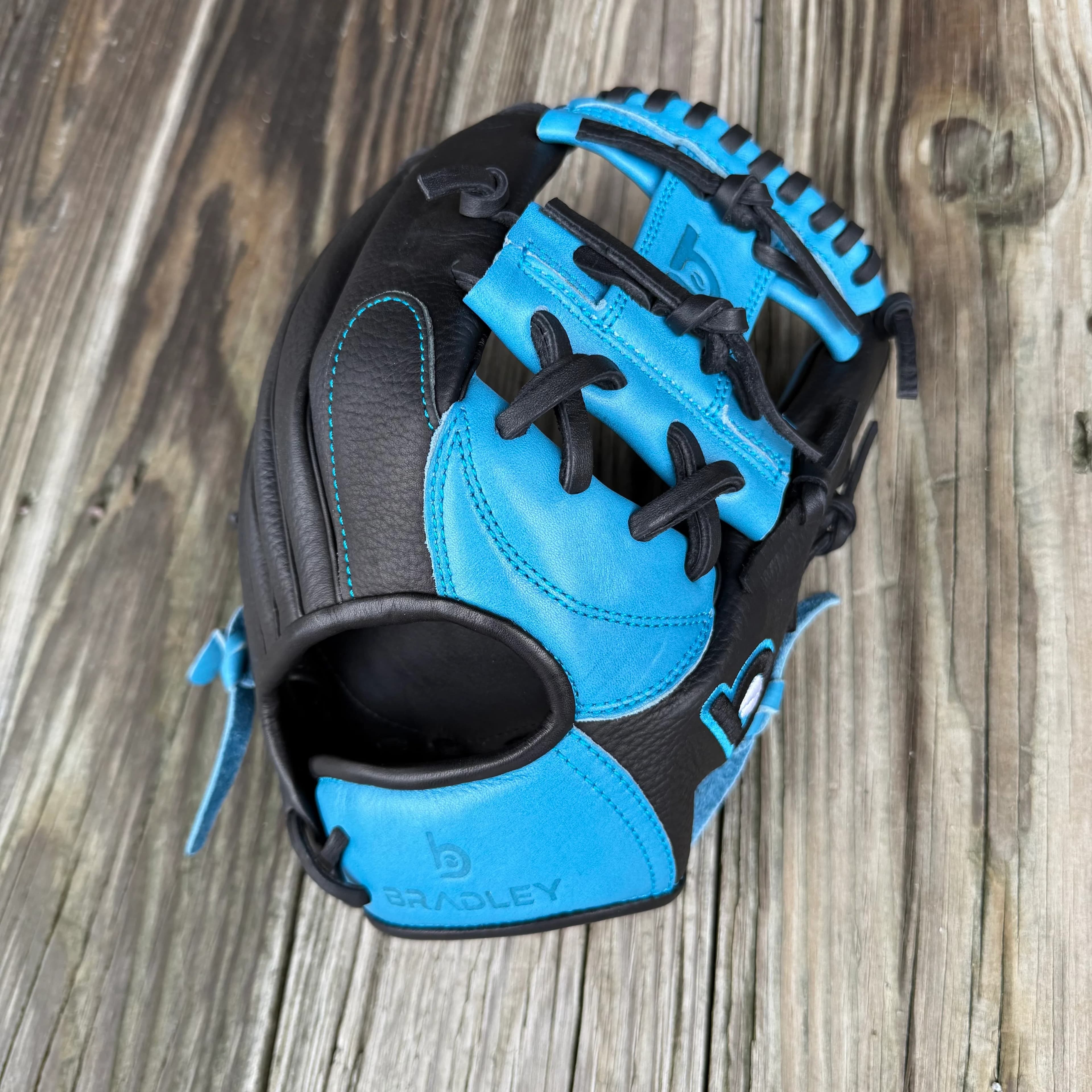 Bradley Gloves I-Web, Igniter Series Super Light '26 Black/Sky Blue, youth gloves: photo from Bradley Gloves