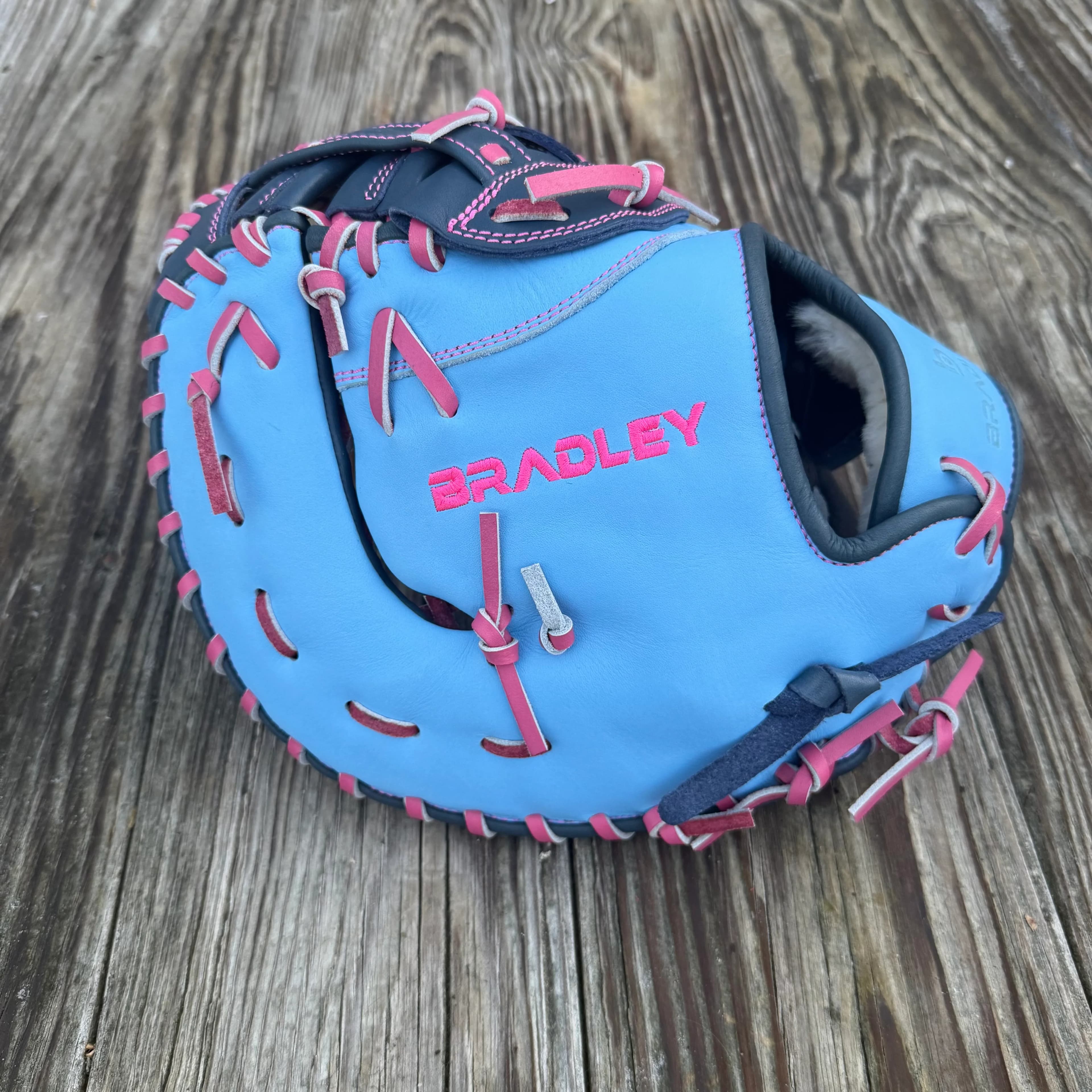 Bradley Gloves 1B Mitt, Next Play Pro Kip Limited Editions, youth gloves: photo from Bradley Gloves