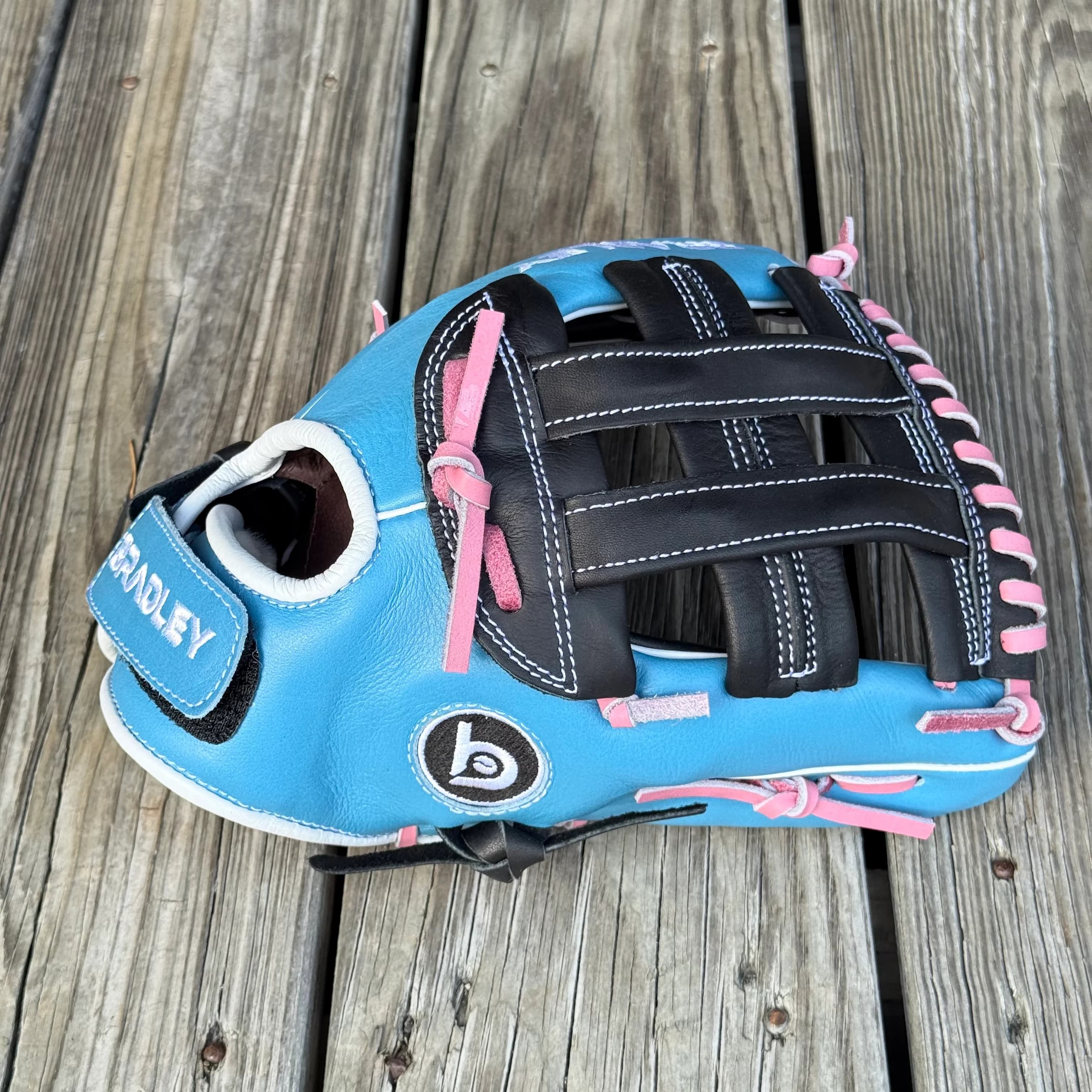 Bradley Gloves Half Moon H-Web, Igniter Spark Plug '26 LTD Flashy 4-Finger, youth gloves: photo from Bradley Gloves