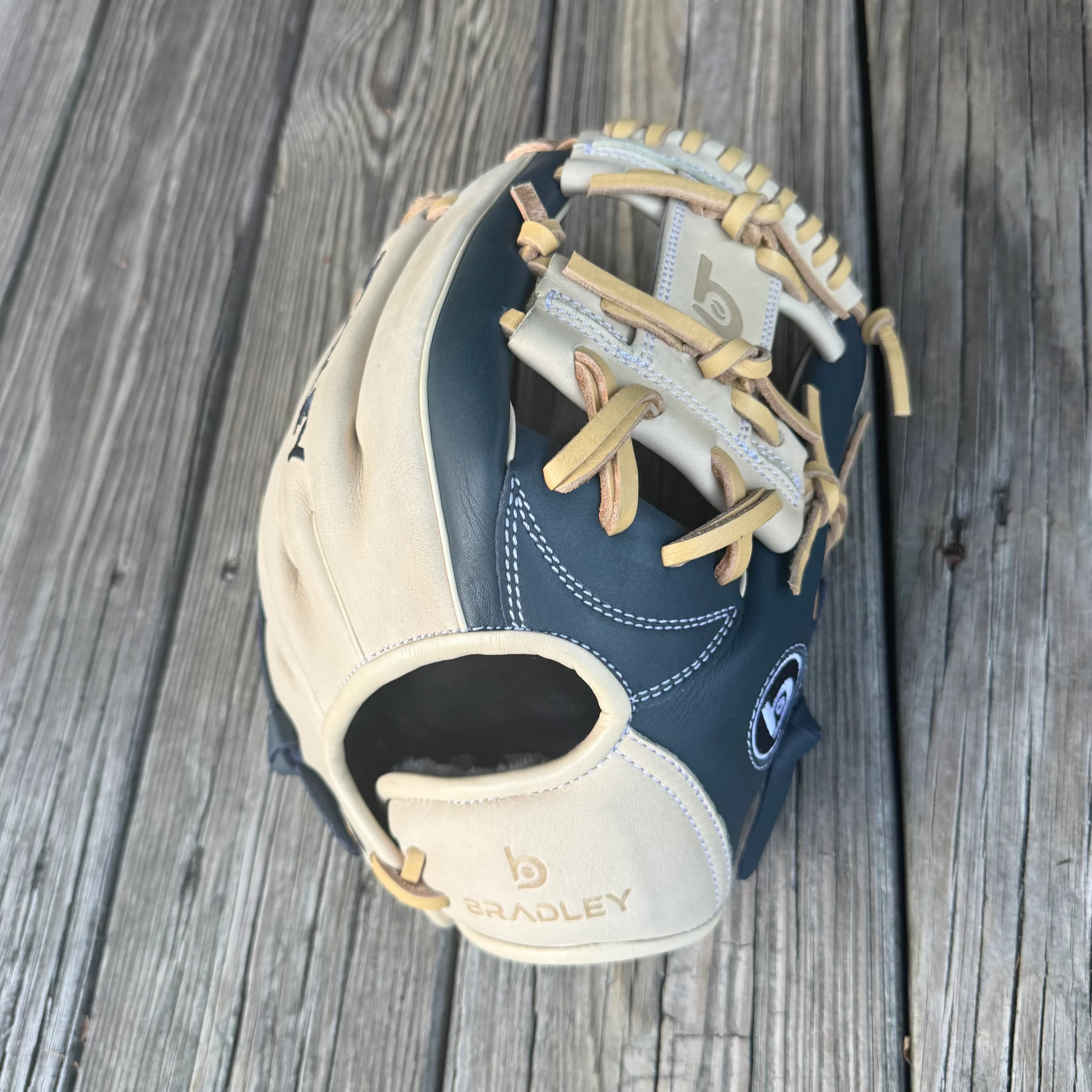 Bradley Gloves I-Web, Next Play Limited Edition Pro Kip, Camel/Navy, youth gloves: photo from Bradley Gloves