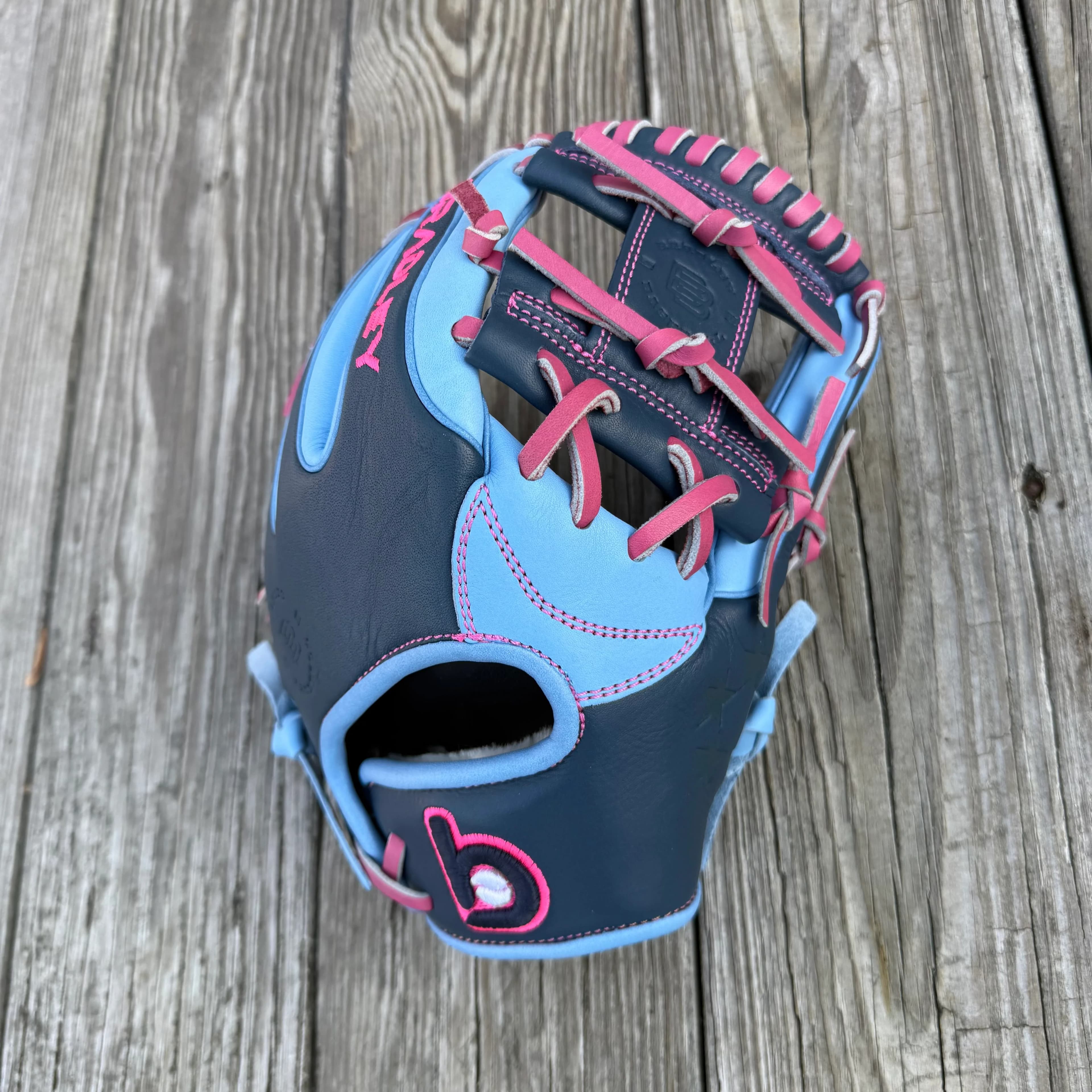 Bradley Gloves I-Web, Next Play Series 5-STAR '25 LTD Crown Navy/Light Blue/Pink, Pro Kip, youth gloves: photo from Bradley Gloves