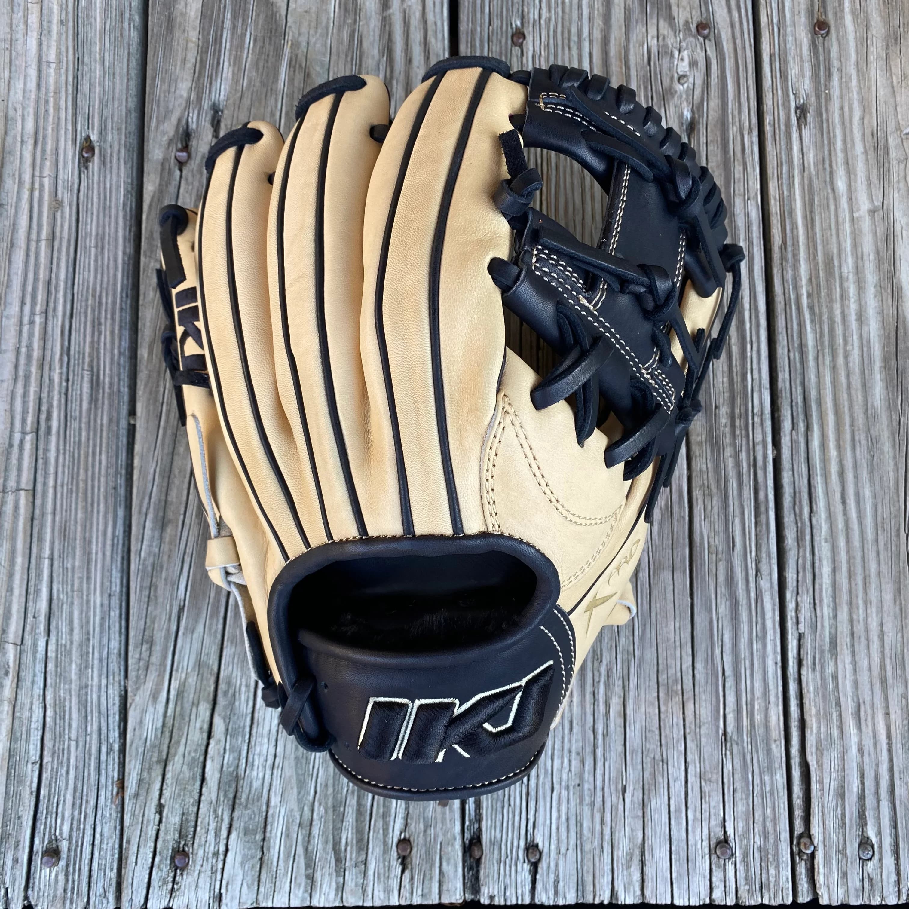 Bradley Gloves Special! IKJ 11.5" I-Web Camel and Black, USA Steerhide (Pro Fit), infield gloves: photo from Bradley Gloves